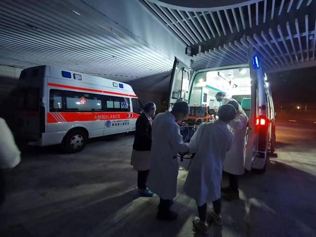 “支部建在救護車上” 福建兒童醫院以黨建引領守護兒童生命之光:兒童車